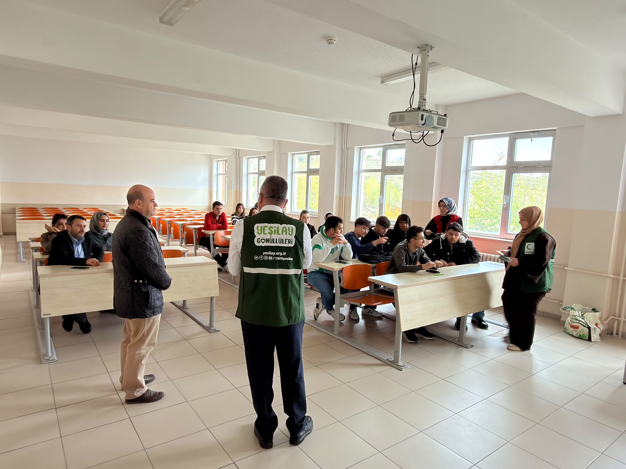 Kurşunlu Gençlik ve Spor İlçe Müdürlüğü ve Türkiye Yeşilay Cemiyeti'nin Okulumuza Ziyareti
